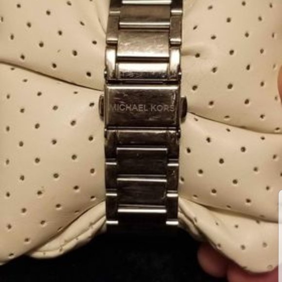 Authentic Micheal kores timepiece - Picture 5 of 6
